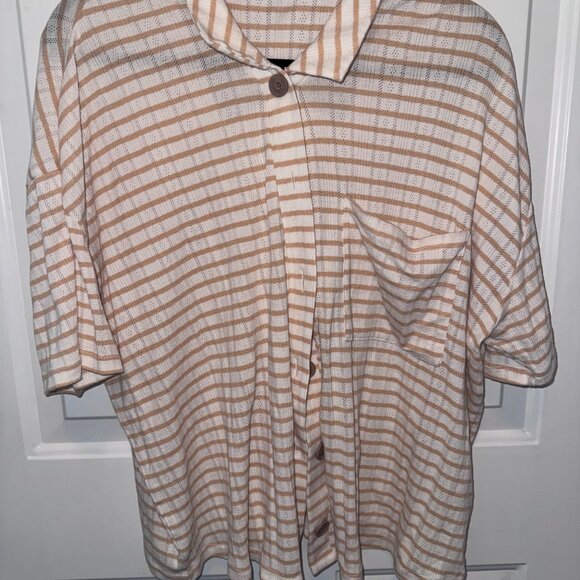 Collared Crop Top - Picture 2 of 2